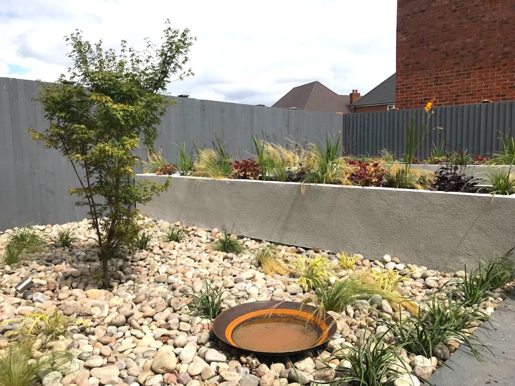 A modernist garden design by Garden Ninja with Corten steel water bowl