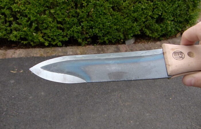 Blade of a hori hori being held by Garden Ninja